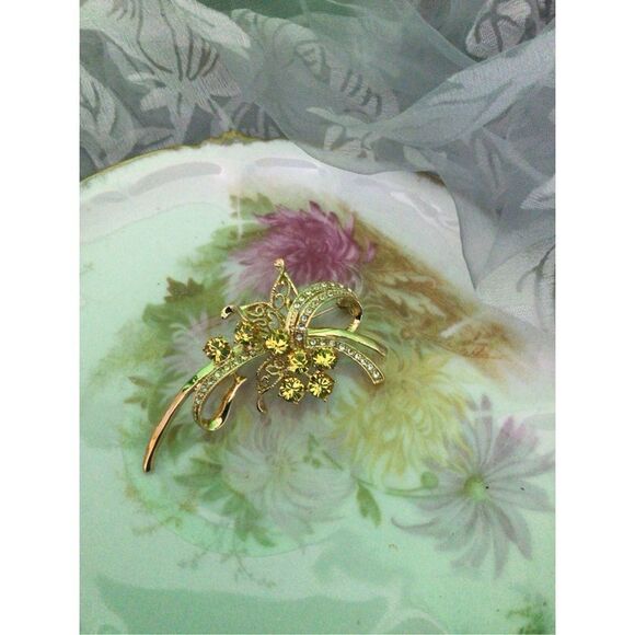Sylvia’s Boutique Jewelry - Beautiful Citrine & Clear Rhinestone Brooch Pin Gold, Yellow, Clear